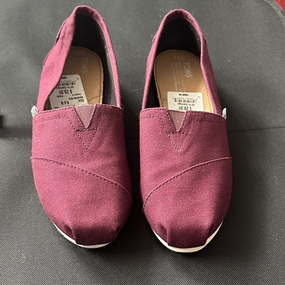 Toms Shoes - Toms Women's Slip-On Flats in Burgundy Canvas NEW